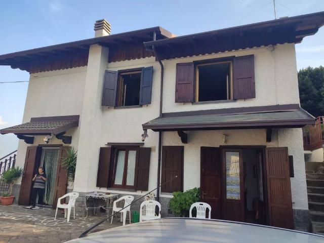 Appartamento in vendita a Rogno, Lombardia