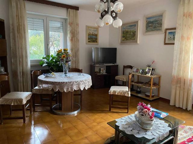Appartamento in vendita a Rondinera, Rogno