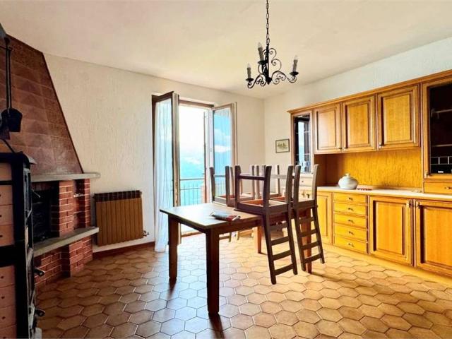 Appartamento in vendita a Rogno, Lombardia