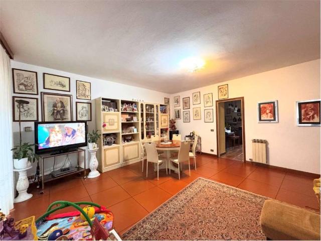 Appartamento in vendita a Rogno, Lombardia