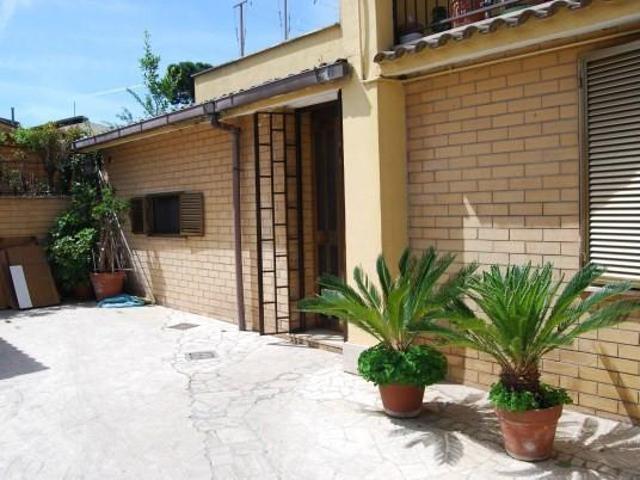 Appartamento in vendita a Osteria del Curato, Roma Capitale