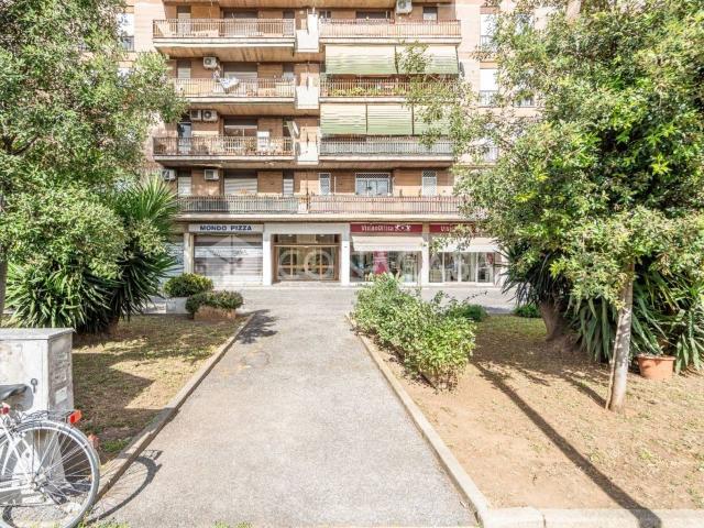 Appartamento in vendita a Municipio Roma VII, Roma Capitale
