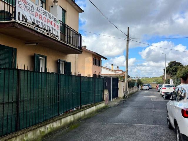 Appartamento in vendita a Falcognana, Roma Capitale