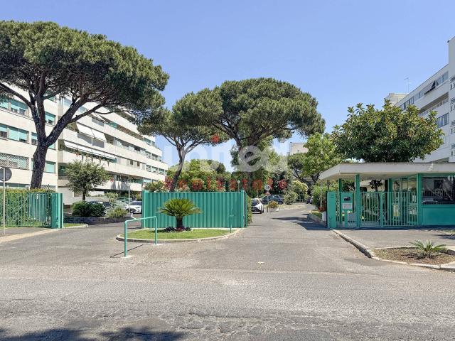 Appartamento in vendita a Municipio Roma X, Roma Capitale