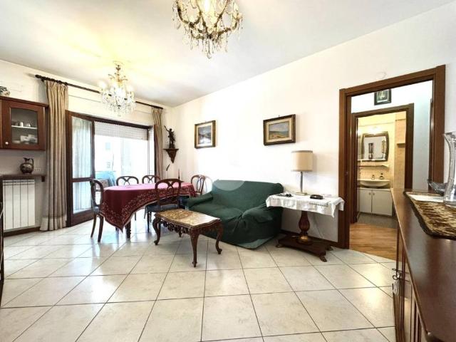 Appartamento in vendita a Osteria del Curato, Roma Capitale