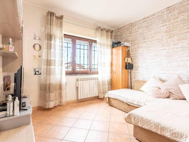 Appartamento in vendita a Stagni di Ostia, Roma Capitale