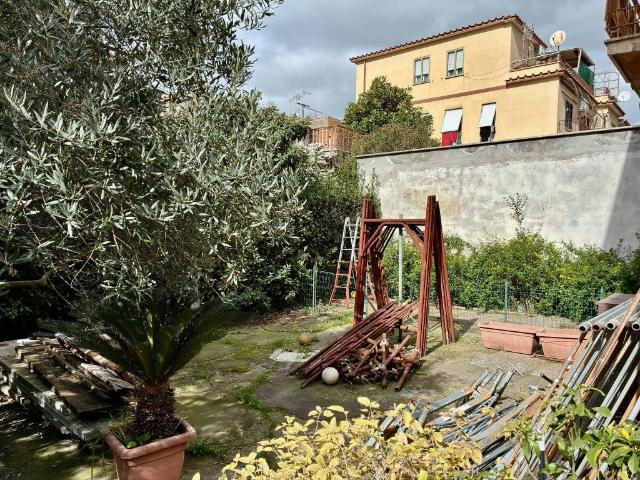 Appartamento in vendita a Municipio Roma IX, Roma Capitale