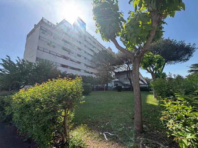 Appartamento in vendita a Spinaceto, Roma Capitale