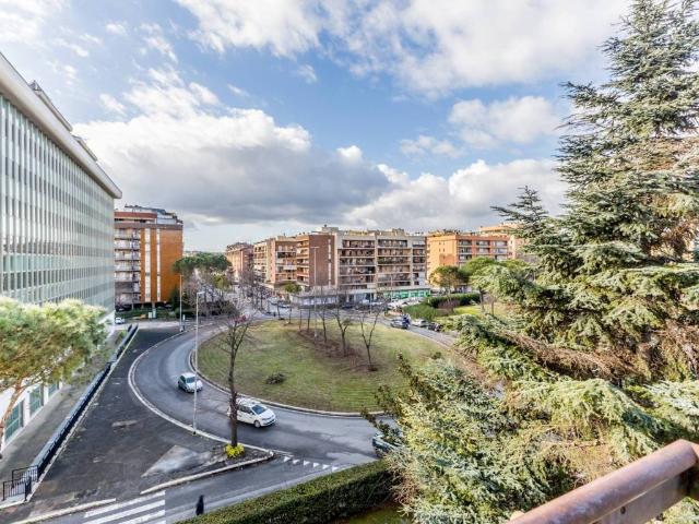 Appartamento in vendita a Municipio Roma IX, Roma Capitale