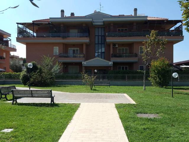 Appartamento in vendita a Cinecittà Est, Romanina