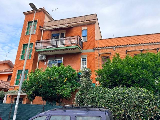 Appartamento in vendita a Municipio Roma X, Roma Capitale