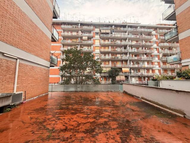 Appartamento in vendita a Municipio Roma VII, Roma Capitale