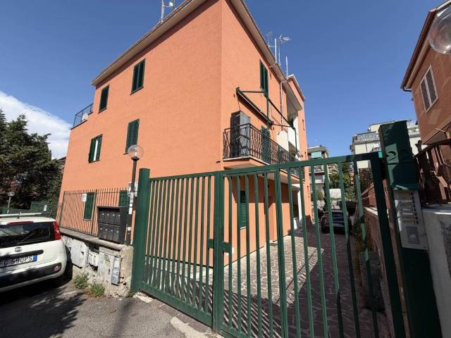 Appartamento in vendita a Municipio Roma XV, Roma Capitale