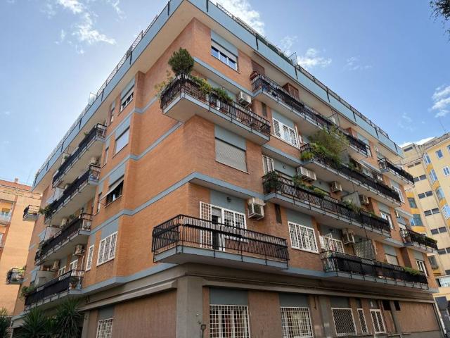 Appartamento in vendita a Municipio Roma VIII, Roma Capitale