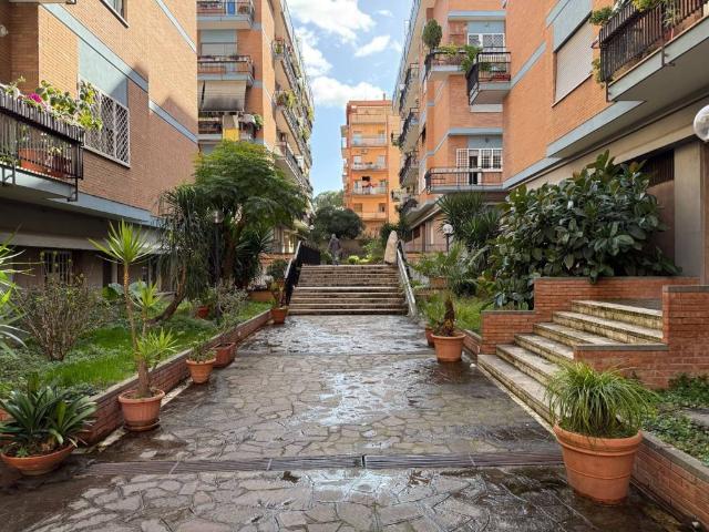 Appartamento in vendita a Municipio Roma VIII, Roma Capitale