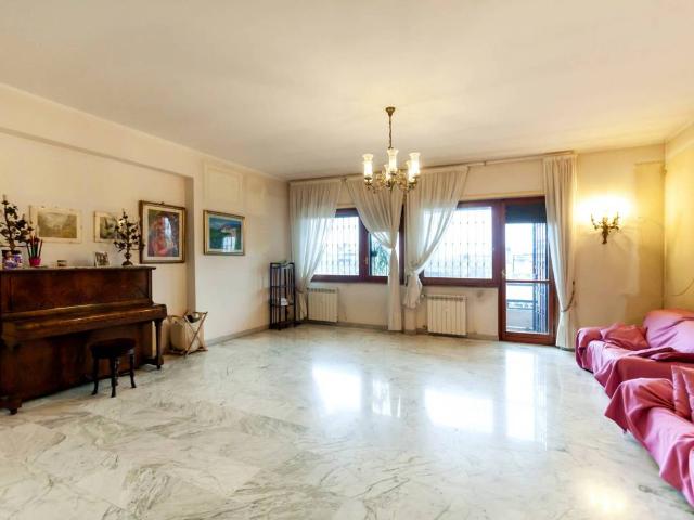 Appartamento in vendita a Municipio Roma VIII, Roma Capitale