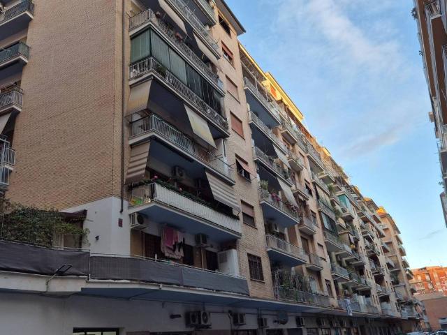 Appartamento in vendita a Municipio Roma VII, Roma Capitale