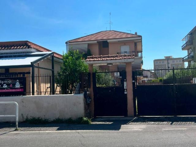 Appartamento in vendita a Municipio Roma VI, Roma Capitale