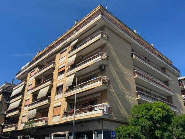 Appartamento in vendita a Lido di Ostia, Roma Capitale