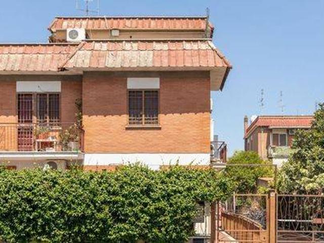 Appartamento in vendita a Romanina, Rome