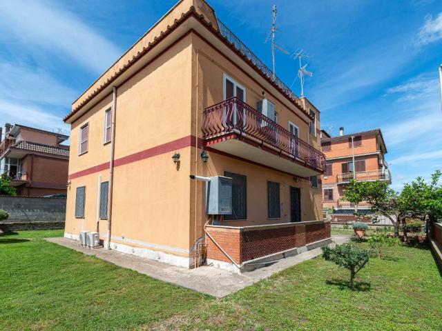 Appartamento in vendita a Municipio Roma X, Roma Capitale