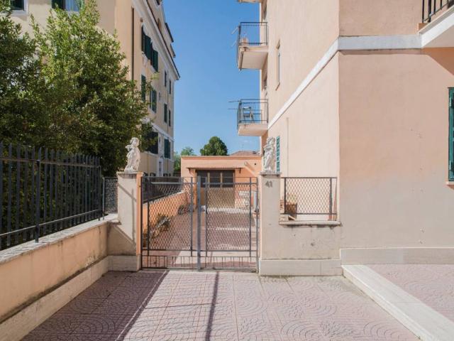 Appartamento in vendita a Della Vittoria, Rome