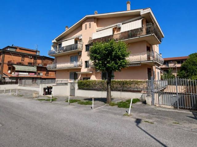 Appartamento in vendita a Finocchio, Roma Capitale