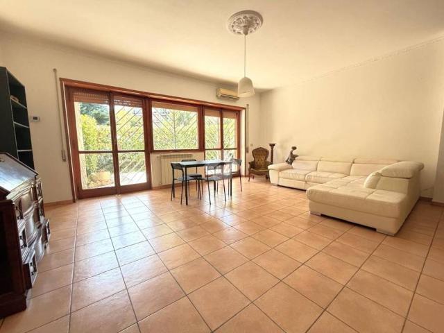 Appartamento in vendita a Spinaceto, Roma Capitale