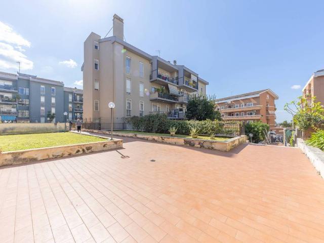 Appartamento in vendita a Axa, Roma Capitale