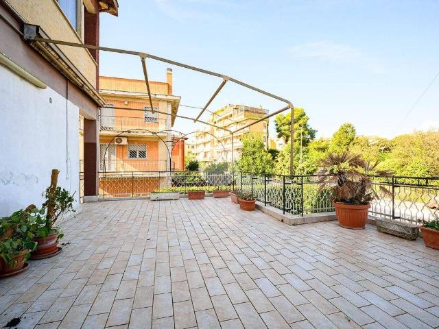 Appartamento in vendita a Casetta Mattei, Roma