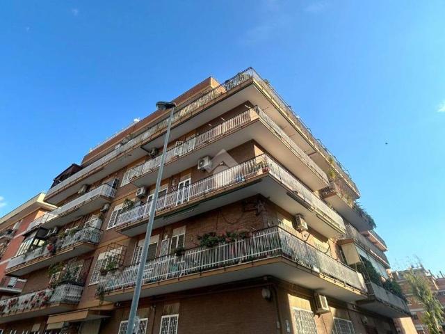 Appartamento in vendita a Municipio Roma VII, Roma Capitale