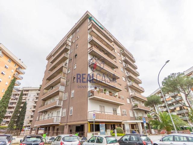 Appartamento in vendita a Municipio Roma VII, Roma Capitale