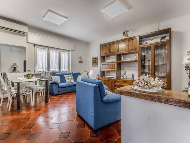 Appartamento in vendita a Spinaceto, Roma Capitale