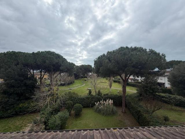 Appartamento in vendita a Municipio Roma X, Roma Capitale