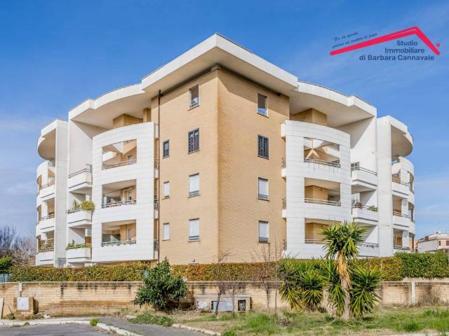 Appartamento in vendita a Municipio Roma X, Roma Capitale