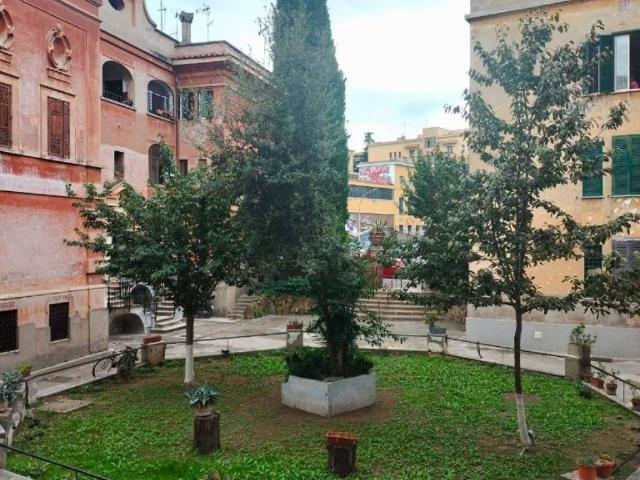 Appartamento in vendita a Municipio Roma VIII, Roma Capitale
