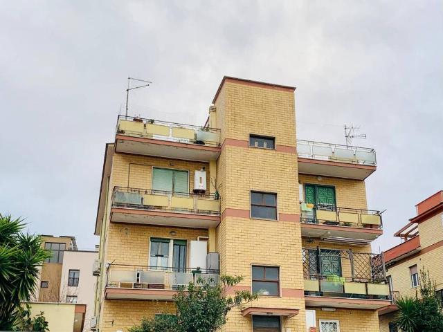 Appartamento in vendita a Spinaceto, Roma Capitale