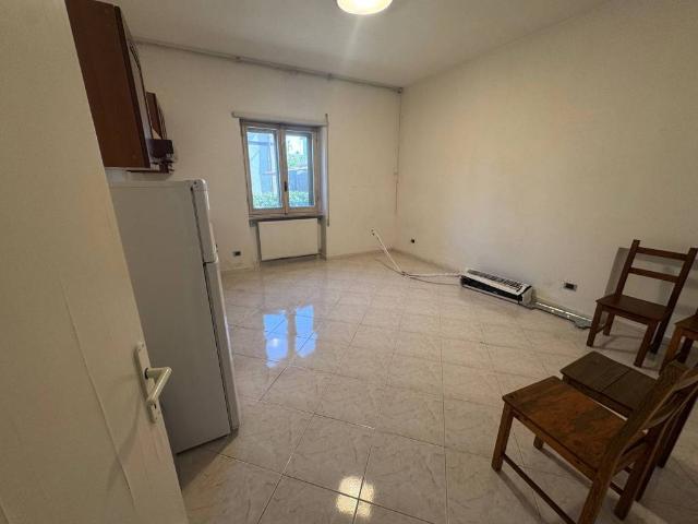 Appartamento in vendita a Municipio Roma X, Roma Capitale