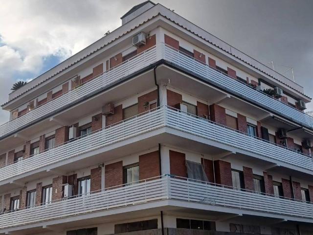 Appartamento in vendita a Municipio Roma X, Roma Capitale