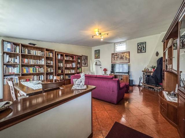 Appartamento in vendita a Municipio Roma X, Roma Capitale