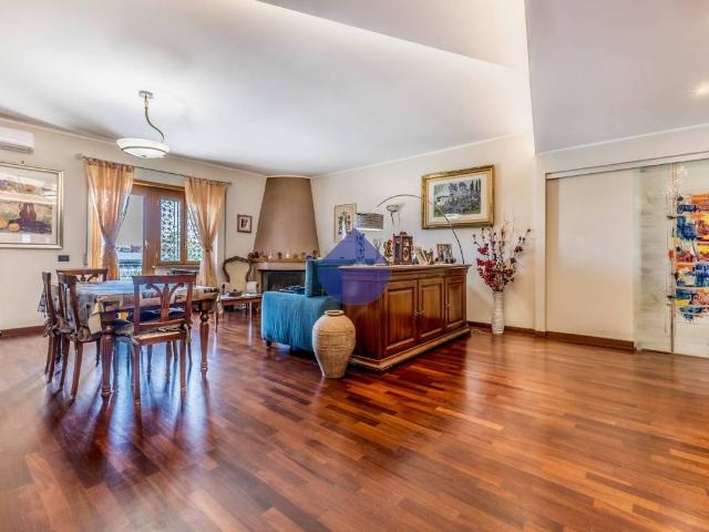 Appartamento in vendita a Giardini Tor di Mezzavia, Roma Capitale
