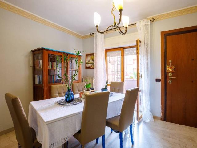 Appartamento in vendita a Osteria del Curato, Roma Capitale
