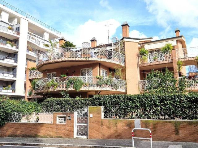 Appartamento in vendita a Municipio Roma VIII, Roma Capitale
