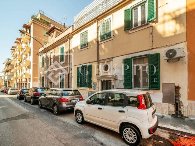 Appartamento in vendita a Municipio Roma VII, Roma Capitale