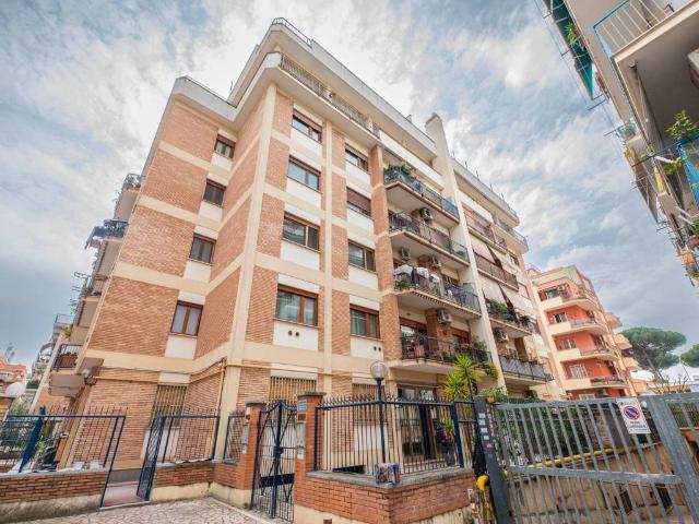 Appartamento in vendita a Municipio Roma VII, Roma Capitale