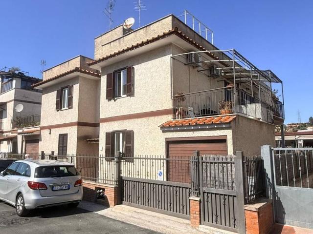 Appartamento in vendita a Casale Prima Porta, Roma Capitale