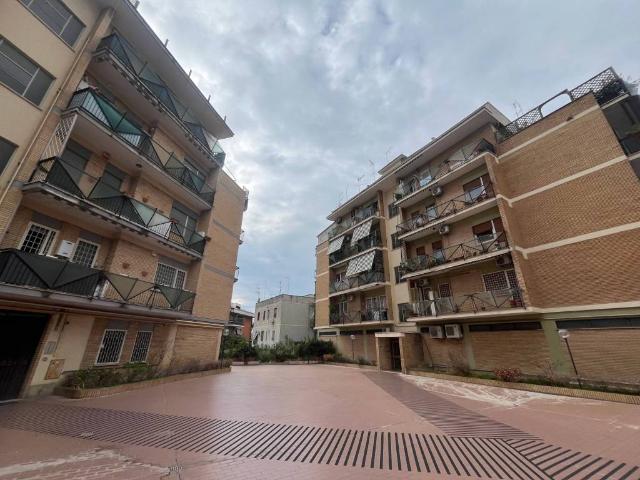 Appartamento in vendita a Municipio Roma XIII, Roma