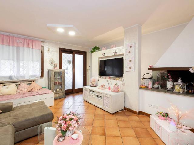 Appartamento in vendita a Giardino di Roma, Roma Capitale