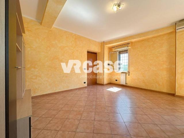 Appartamento in vendita a Centroni, Roma Capitale