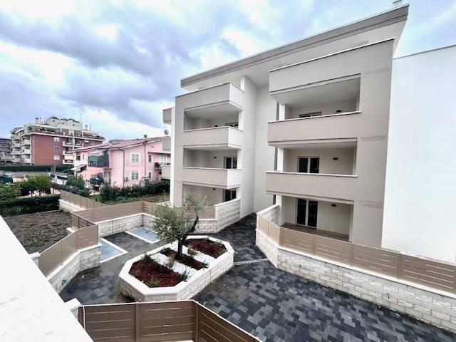 Appartamento in vendita a Romanina, Rome